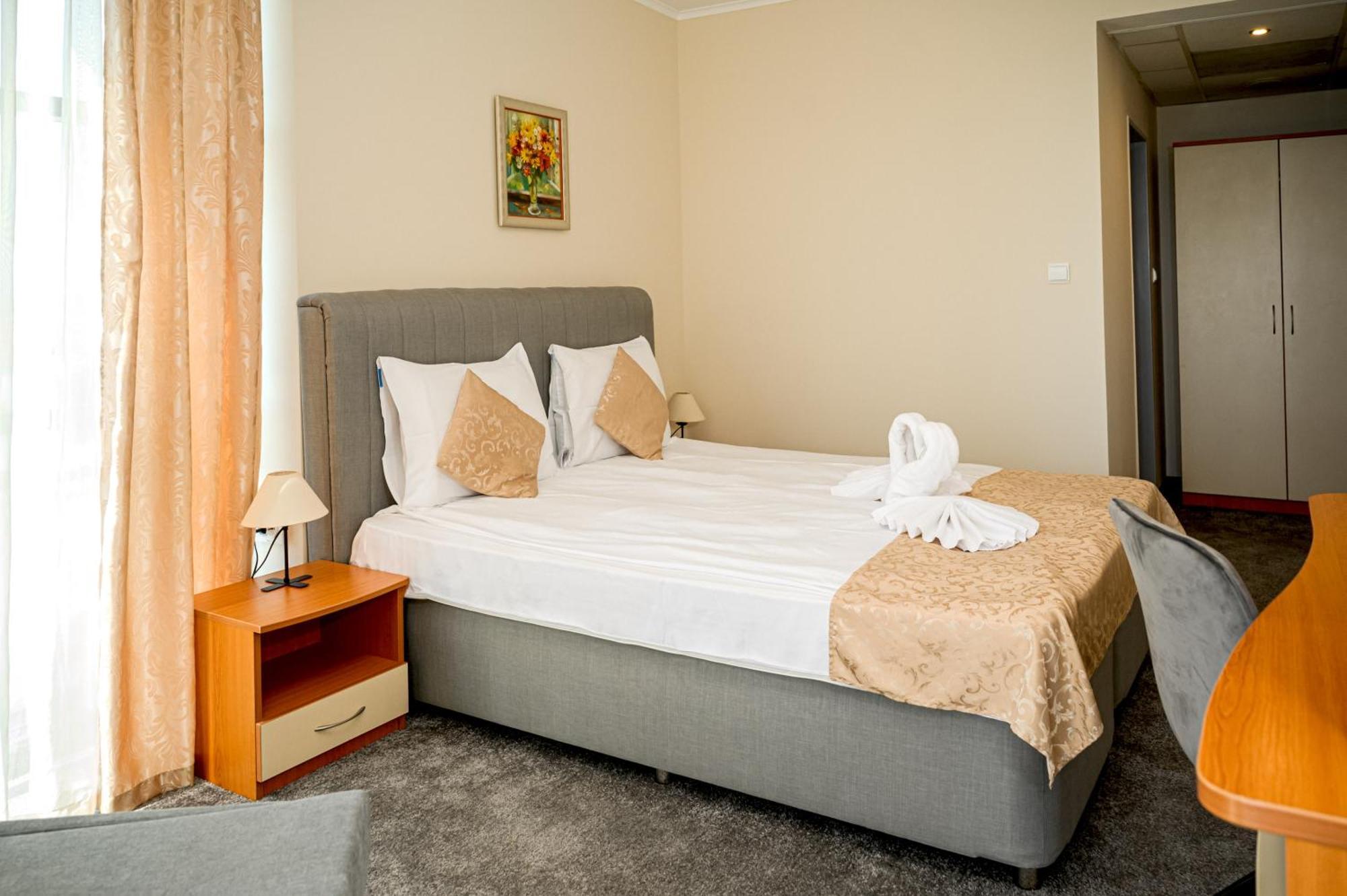 Paradise Hotel & Relax Center Pomorie Exterior foto